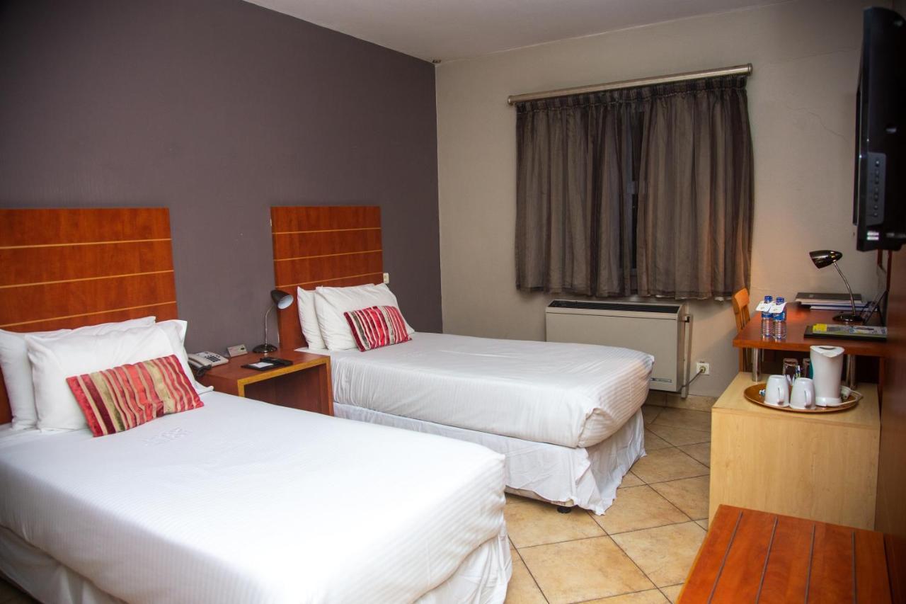 Quarto com 2 Camas de Solteiro