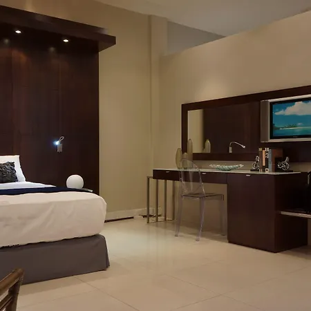 Hotel 2001-2